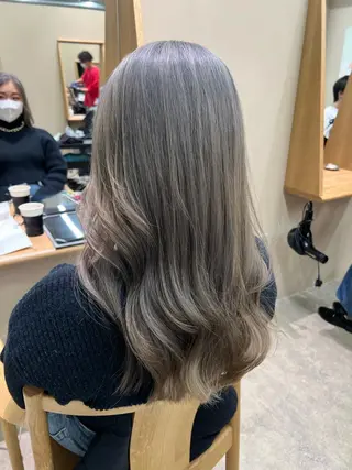 カラー kento レイヤーカットのヘアスタイル