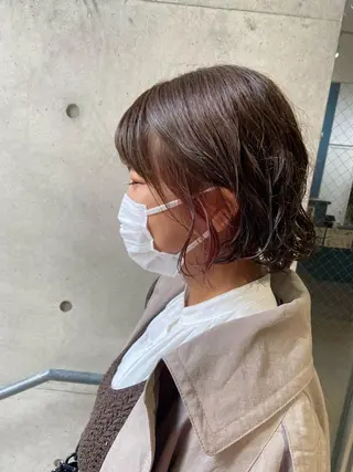 ショート なつめ🐶ショート ベージュカラーのヘアスタイル