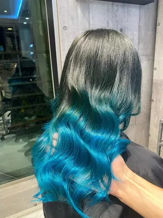 ロング カラー メンズ JuNブリーチに 縮毛矯正するプロのヘアスタイル