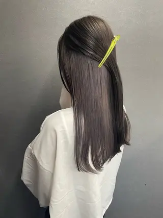 カラー 手塚 由佳のヘアスタイル