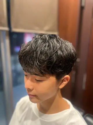 ミディアム メンズ ヒロ銀座ヘアーサロン六本木店所属・宮崎 陽樹のヘアスタイル