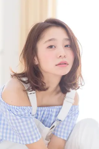 ミディアム カラー 岩渕 由里香のヘアスタイル