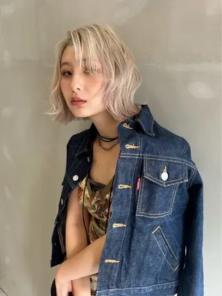 ショート ハイトーン/カット モデルKazuhaのヘアスタイル