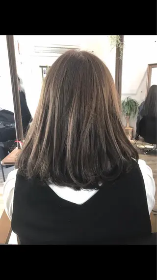 ミディアム カラー FOLK所属・白髪ぼかしハイライト バレイヤージュヤマトのヘアスタイル