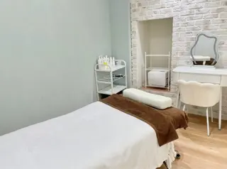 毛穴改善ハーブピーリングMinouミヌ心斎橋所属・ミヌ心斎橋 あやめのエステ・リラクイメージ