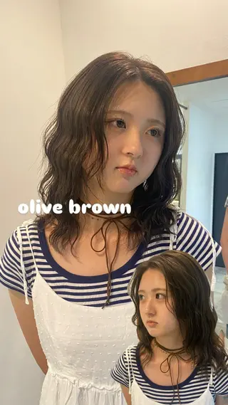 ミディアム カラー 佐々木 桃果のヘアスタイル