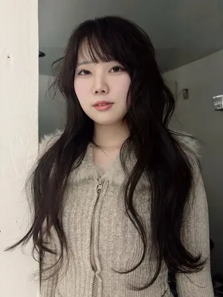 ロング NARVIS 菅田愛華のヘアスタイル