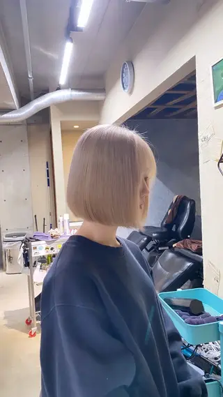 ショート カラー SUONO所属・ブリーチムラ修正 /ハイトーン/青砥大のヘアスタイル