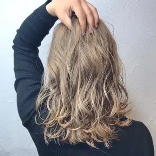 セミロング カラー 藤井 貴美子のヘアスタイル