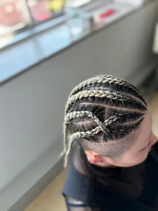 ミディアム ヘアアレンジ ブラックヘア🧜‍♂ 😈itsuki👿のヘアスタイル