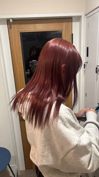セミロング カラー 山根 彩未のヘアスタイル