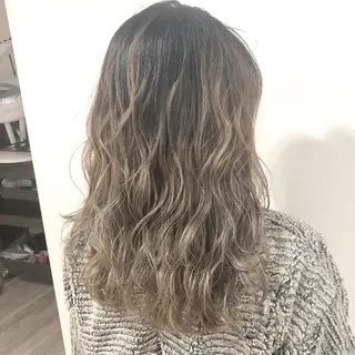ロング カラー タカハシ ユウキのヘアスタイル