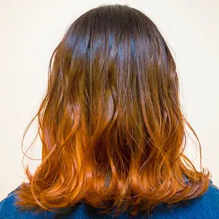 ミディアム カラー 尾籠 美幸 (オゴモリ ミユキ)のヘアスタイル