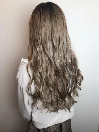 ロング カラー 是枝 さくらのヘアスタイル