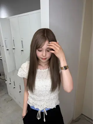 ロング カラー noa 寒色系カラーブリーチのヘアスタイル