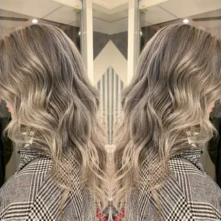 セミロング カラー ヘアアレンジ 🎨カラー満足度 500%💫ヅル💫のヘアスタイル