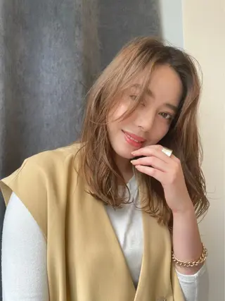 セミロング 横手 愛美のヘアスタイル