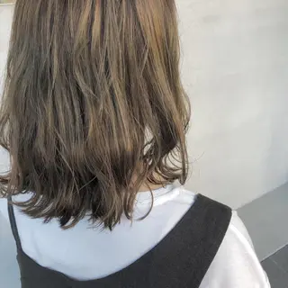 ミディアム カラー 小森 樹奈のヘアスタイル