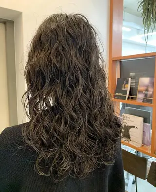 ロング パーマ fore所属・赤熊 咲良 🦔ྀིのヘアスタイル