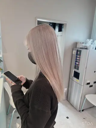 セミロング カラー 🪄池袋ハイトーン 🪄ブリーチカラーのヘアスタイル