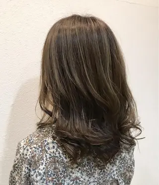 セミロング カラー 松崎 崇のヘアスタイル