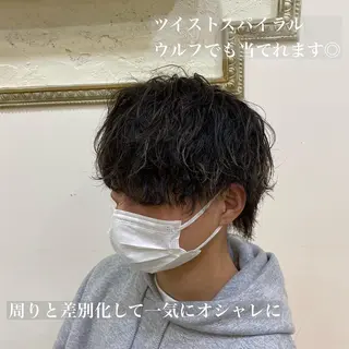 パーマ メンズ 三ノ宮フェザーパーマ 蕃本 啓利のヘアスタイル