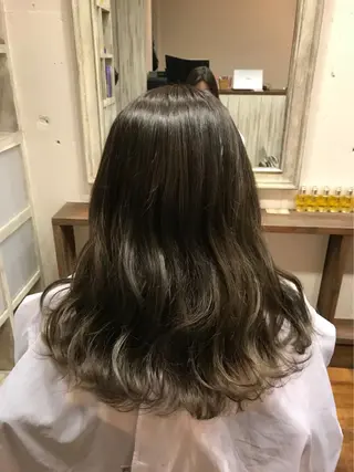 セミロング カラー ケアブリーチ&シール エクステの店和田翔莉のヘアスタイル