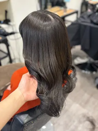 ミディアム カラー cocotte宜喜 弘希のヘアスタイル