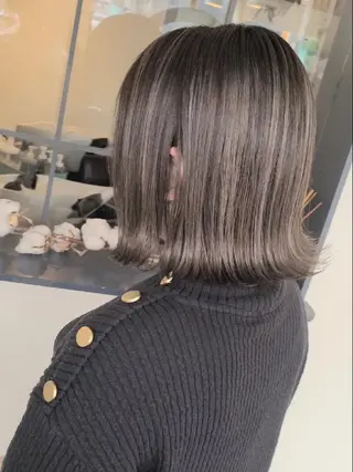 ショート ブリーチカラー🌈 嘉名 真樹のヘアスタイル