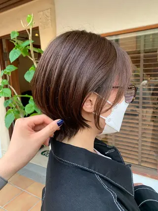 ショート カラー putri 川邉 優花のヘアスタイル
