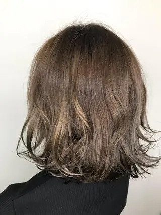 ミディアム カラー アンダーバーホワイト_WHITE所属・_WHITE芝本 賢吾【天王寺店】のヘアスタイル