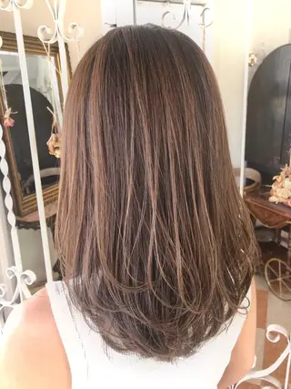 セミロング カラー 三好 美里のヘアスタイル