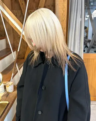 ミディアム 抜きっぱなしブロンド ササキカズマのヘアスタイル