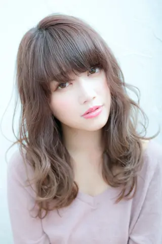 セミロング カラー ヤナ マネージャーのヘアスタイル