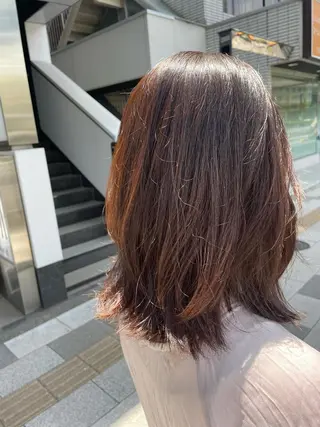 ミディアム カラー アートディレクター 尾内 友美のヘアスタイル