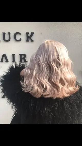 ミディアム カラー yosuke 梅田/バレイヤージュのヘアスタイル