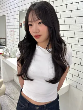 ロング カラー LOMARLIE JURIAのヘアスタイル