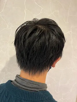 メンズ 濱田輝レイヤー 韓国風 ハイトーンのヘアスタイル