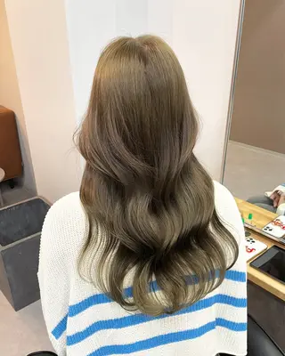 ロング カラー ミルクティーベージュ ❤︎レイヤー　MIAのヘアスタイル