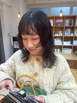 ミディアム パーマ 大橋 芽衣のヘアスタイル