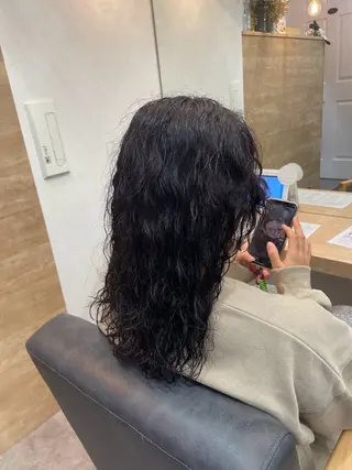 セミロング 🖤🌀くるくる パーマ🌀🖤ayaのヘアスタイル