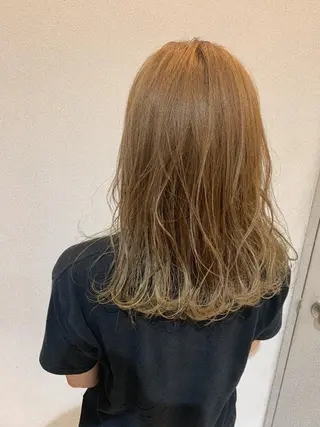 ミディアム カラー 船津 佳奈美のヘアスタイル