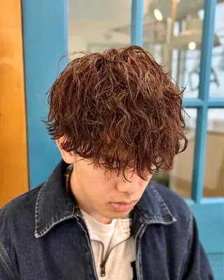 パーマ メンズ ショート、韓国メンズ ヘアのかつらぎのヘアスタイル