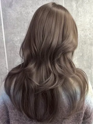 ロング 岡田 聖蘭のヘアスタイル