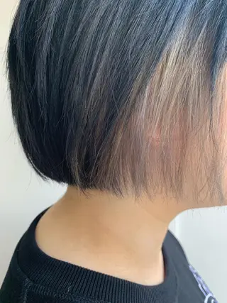 カラー nuu所属・💜ショート💜 ウルフ、ボブ二色亜美のヘアスタイル