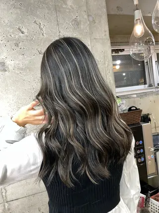 ロング カラー ハイライト/レイヤー ミルクティー/山本のヘアスタイル