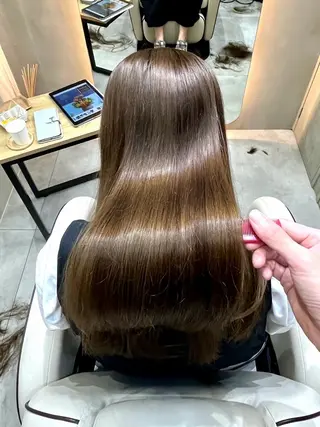 ロング Soleriaソレリア所属・おしゃれ染めで白髪 ぼかし/山口玲緒奈のヘアスタイル