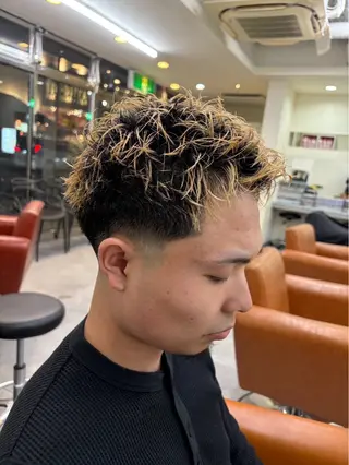 ショート カラー パーマ メンズ メンズ/パーマ/ 短髪/京都駅/井上光のヘアスタイル