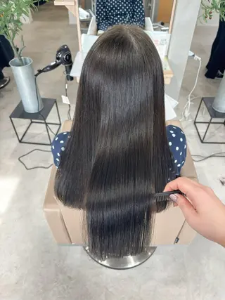 ロング 真弓 理沙のヘアスタイル