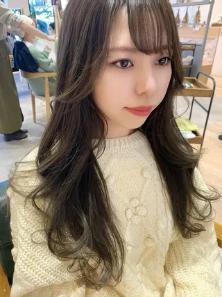 ロング カラー 吉原 由菜のヘアスタイル